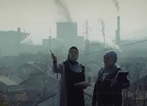 „Cerul de deasupra orașului Zenica” – Povestea unei comunități care luptă pentru aer curat într-un oraș poluat din Bosnia, disponibil pe Max