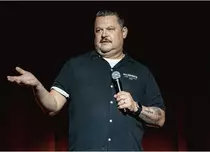 Mihai Bobonete lansează un nou show de stand-up pe VOYO: „Sfaturi de viață”