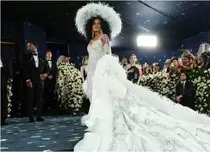 Covorul roșu de la Met Gala 2025: E! transmite sosirea vedetelor și ținutele spectaculoase