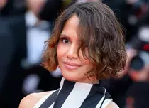 Halle Berry, obligată să își schimbe ținuta la Festivalul de la Cannes din cauza noii reguli! Ce i s-a interzis să poarte