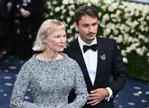 Pamela Anderson, schimbare uimitoare de look. Actrița a furat toate privirile la Met Gala 2025. Cine a însoțit-o