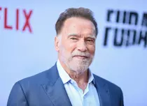 Arnold Schwarzenegger, înconjurat de toți cei 5 copii la premiera noului sezon „FUBAR”. Imaginile de pe covorul roșu