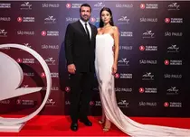 Cansu Dere și Ibrahim Çelikkol, provocări la filmările serialului „1001 Gece Masalları”. Cum s-au descurcat protagoniștii cu problemele de sănătate