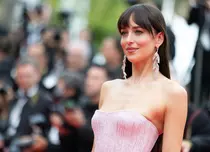Dakota Johnson s-a reinventat după separarea de Chris Martin. Actrița, în cel mai îndrăzneț pictorial de până acum