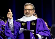 Steve Carell a transformat ceremonia de absolvire a Universității Northwestern într-o petrecere pe ringul de dans. Discursul actorului