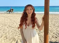 Elena Gheorghe, apariție superbă în costum de baie. Vacanță de vis în Grecia, alături de soț și copii