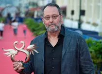 Jean Reno debutează ca scriitor la aproape 77 de ani. Actorul este autorul thrillerului „Emma”