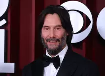 Keanu Reeves, moment viral la premiile Tony 2025. „S-a urcat pe el în timpul spectacolului”