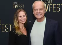 Kelsey Grammer, din nou tată la 70 de ani. Soția lui, cu 24 de ani mai tânără, este însărcinată cu al 8-lea copil al actorului din „Frasier”