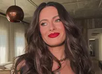 Raluka, vacanță de lux în Kefalonia. Costumul de baie roz cu care artista a făcut furori pe Instagram: „Ca o sirenă!”