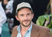 Jonathan Bailey, desemnat „cel mai sexy bărbat în viață” al anului 2025 de revista People. Primele declarații ale actorului din „Bridgerton”