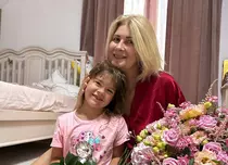 Alessandra Stoicescu, mamă topită de emoție: „Am trezit-o cu flori la 9.02!”. Sara a împlinit 6 ani