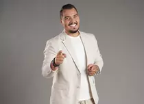 Bursucu’ revine la TV! Va prezenta noul show „Cu ochii pe Insulă”, la Antena 1. Primele declarații
