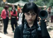 Primele imagini oficiale din sezonul 2 al serialului-fenomen „Wednesday”. A fost lansat trailerul