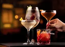 Cum să alegi băuturile potrivite în funcție de eveniment: 7 sfaturi și recomandări utile