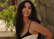 Lili Sandu a pozat în costum de baie la 47 de ani, iar fanii au reacționat imediat: „Cam cu câtă muncă se obține un corp așa?”