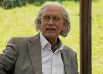 Povestea fascinantă a lui Sergiu Celibidache, spusă cu măiestrie în noul film românesc „Cravata galbenă”. Dată de lansare în cinematografe