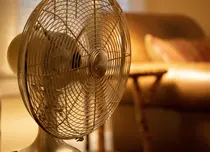 Ventilatorul inteligent: ce funcții moderne îți pot face viața mai ușoară în zilele caniculare