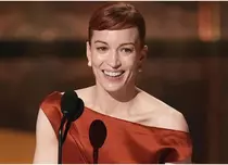 Premiile Emmy 2025: Cele mai frumoase și cele mai neinspirate ținute de pe covorul roșu
