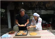 Moldova, vedeta internațională pe Netflix: episoade dedicate în documentarul „Flavours of Romania and The Republic of Moldova”