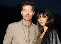Cum se distrează Nina Dobrev după despărțirea de Shaun White. Actrița s-a fotografiat într-un costum de baie minuscul