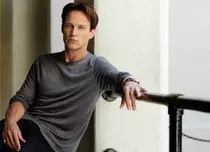 „Dezlegarea misterelor din tablou”, un nou serial la BBC First. Ce spune actorul Stephen Moyer despre personajul său rebel