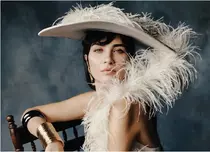 Tuba Büyüküstün, dansatoare la bară în filmul „Sultana”! Ce poveste emoționantă va aduce pe marile ecrane