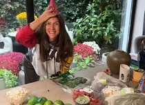 Adela Popescu și-a sărbătorit ziua de naștere în pijamale, alături de familie: „Dacă nu era tortul, părea o zi obișnuită din viața mea”