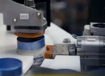 Un nou episod „Produs în România” este difuzat la Discovery. Povestea celui mai celebru brand de cosmetice din țară - pas cu pas, pe micul ecran