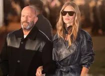 Scandal pe plajă! Jason Statham a dat 20 de milioane de lire pe un domeniu de vis, dar vecinii nudiști fac „deliciul” presei