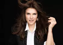 Monica Bîrlădeanu, între „Groapa” și teatru. „E o provocare să sugerezi focul din spate fără să-l arăți direct”. EXCLUSIV