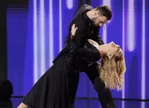 Andreea Esca, apariție surprizătoare la PROTEVELION: a dansat cu Pavel Bartoș și Denis Hanganu. „Așa vă aștept! Dată deja pe spate!”