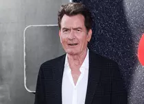 Charlie Sheen, din nou în scandal: fosta soție îl acuză că îi datorează peste 15 milioane de dolari pentru gemeni