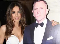 Elizabeth Hurley începe 2026 cu o petrecere James Bond și un look care a atras toate privirile