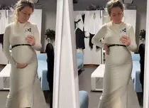 Laura Cosoi, imagini noi cu burtica de gravidă: „Cea mai frumoasă formă a unei femei”. Vedeta se pregătește să devină mamă pentru a cincea oară