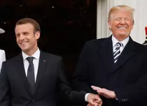 Macron l-a pus la punct pe Trump după glumele despre „palma” primită de la soție: „Nici elegant, nici la înălțime”