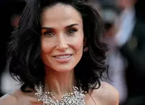 Demi Moore, schimbare radicală de look la Cannes. A renunțat la părul lung în favoarea unui bob tineresc. Cum au reacționat fanii