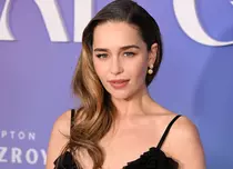 Emilia Clarke („Game of Thrones”), mărturii zguduitoare despre cumpăna vieții ei: „Dacă trebuie să mor, o voi face în direct”
