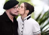 De ce refuză fiica lui John Travolta să trăiască ca un star de la Hollywood? Adevărul despre Ella Bleu