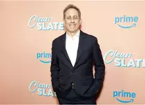 Jerry Seinfeld susține că serialul Friends a copiat Seinfeld: „Au folosit aceeași idee, dar cu oameni atrăgători”