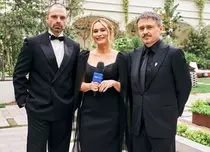 Andreea Esca și Sebastian Stan, apariție de revistă la Cannes 2026! Mărturisirea intimă a vedetei despre copiii ei, Alexia și Aris, după ce a văzut „Fjord”