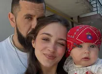 Primele imagini de la botezul fiicei Teonei Stavarachi și a lui Silviu Pașca! Ploaia și noroiul nu le-au stricat petrecerea de poveste