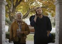 Thrillerul „Tuner” cu Leo Woodall și Dustin Hoffman ajunge în cinema. Totul despre filmul unde un acordor de piane devine spărgător de seifuri