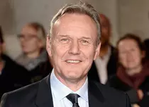Anthony Head, interpretul lui Rupert Giles din „Buffy”, s-a stins din viață. De ce cred fanii că un blestem cumplit distruge distribuția din „Buffy, spaima vampirilor”