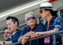Catherine Zeta-Jones și Michael Douglas au atras toate privirile la Marele Premiu de la Monaco. Gesturile care demonstrează că se iubesc ca în prima zi