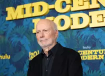 Doliu pentru fanii „Friends”! A murit James Burrows, omul care a schimbat istoria serialelor de comedie. Mesaj emoționant de la Lisa Kudrow