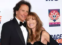 Jane Seymour s-a logodit la 75 de ani! Cererea în căsătorie, transformată într-un moment hilar de John Zambetti