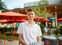 Locuri de muncă pentru tineri de 16-17 ani. Creștere masivă a aplicărilor pe eJobs în 2026 și ce salarii se oferă