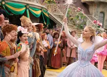 „Vrăjitoarele: Partea a II-a” ajunge pe SkyShowtime. Ariana Grande și Cynthia Erivo revin în povestea magică din Oz