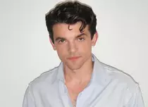 Un nou Poirot la orizont! Edward Bluemel scrie istorie ca cel mai tânăr actor care îl joacă pe legendarul detectiv